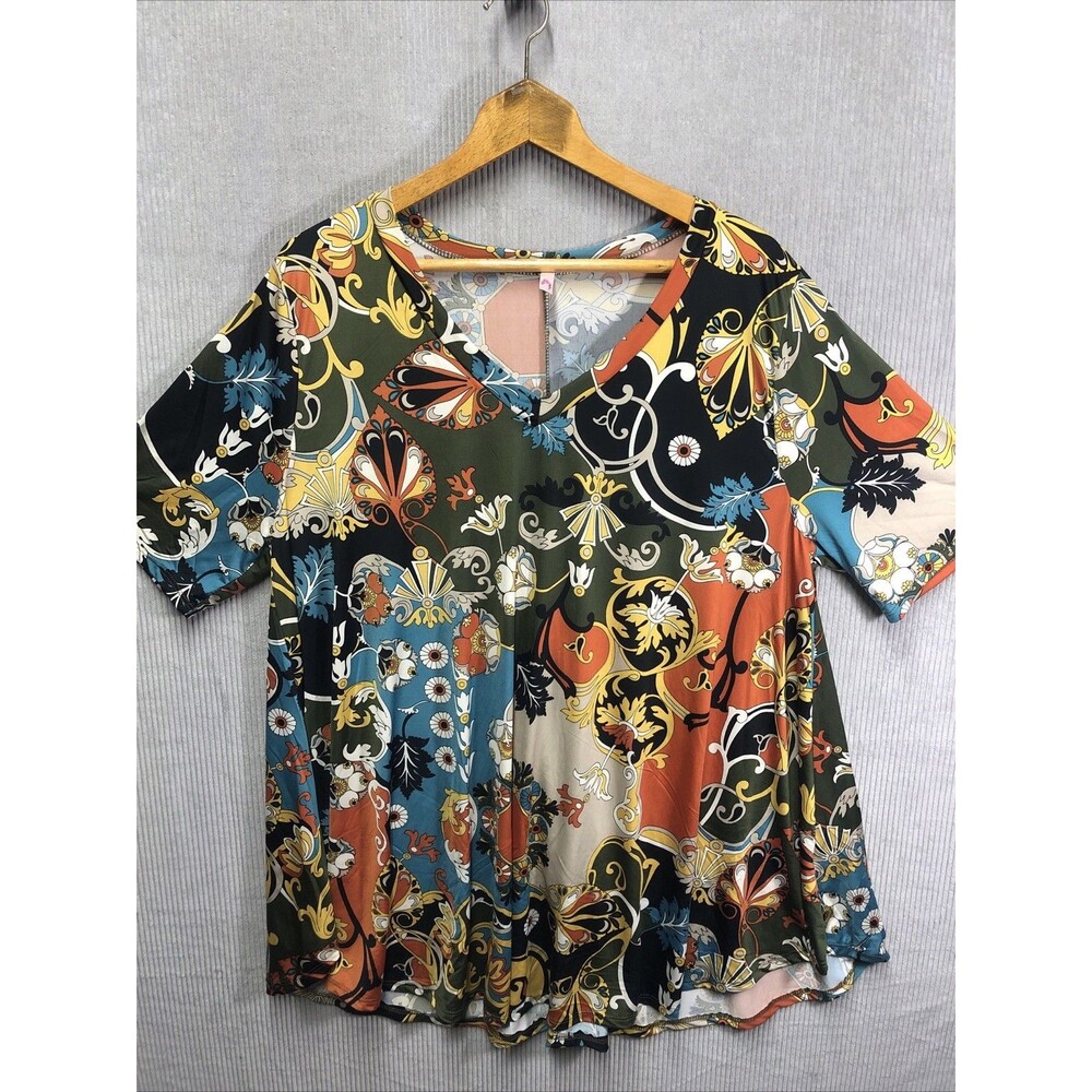 Curvy Lovey Top Size 3XL Multicolor V Neck Short Sleeve Flowy NWOT